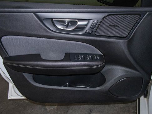 Used 2019 Volvo S60 T6 R-Design image 11