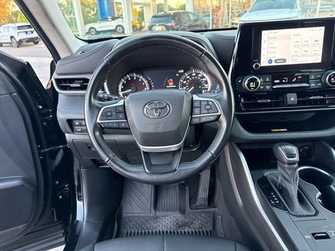 Used 2023 Toyota Highlander XLE image 13
