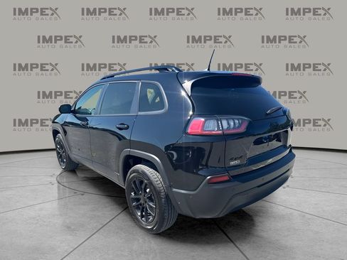 Used 2023 Jeep Cherokee Altitude Lux AWD/4WD image 2
