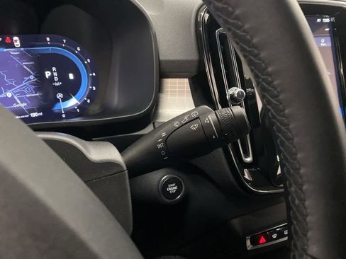 Used 2024 Volvo XC40 B5 Core image 23