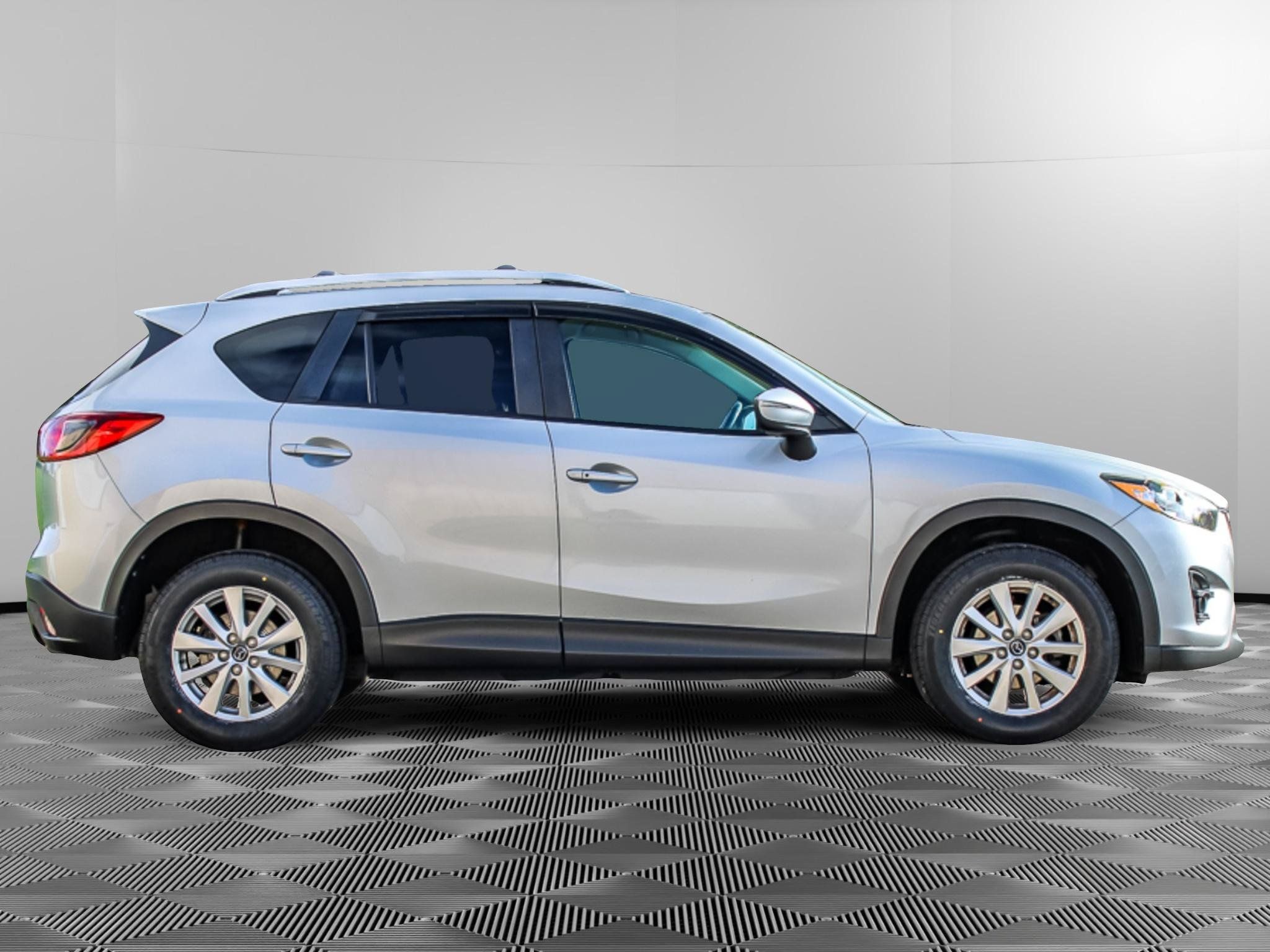 Used 2016 MAZDA CX-5 Touring FWD image 2