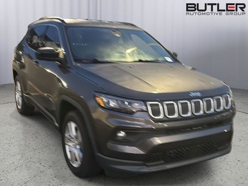 Used 2022 Jeep Compass Latitude FWD image 5
