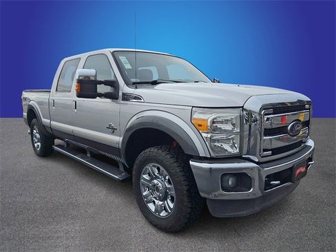 Used 2015 Ford F250 Lariat w/ Lariat Ultimate Package image 3