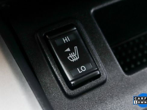 Used 2020 Nissan Titan SV w/ SV Convenience Package image 36