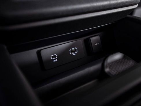 Used 2024 Land Rover Defender 90 Carpathian Edition image 32