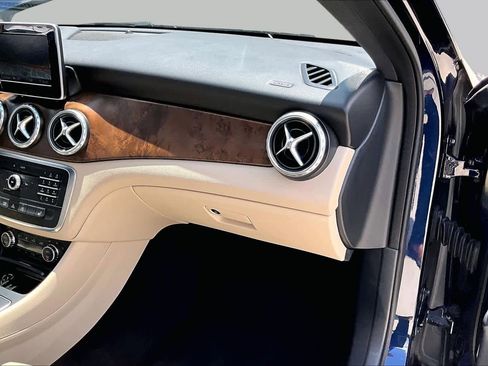 Used 2017 Mercedes-Benz GLA 250 image 18