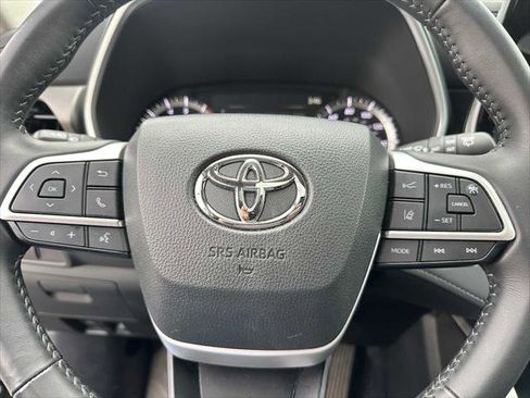Used 2024 Toyota Highlander XLE image 24