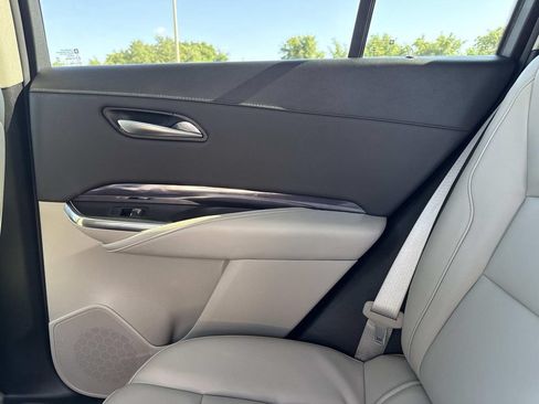 Certified 2023 Cadillac XT4 Luxury w/ Cold Weather Package FWD image 15