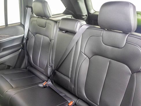 New 2025 Jeep Grand Cherokee Limited image 33