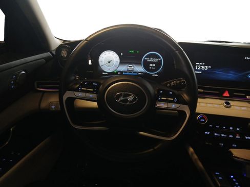 Used 2023 Hyundai Elantra Limited image 12