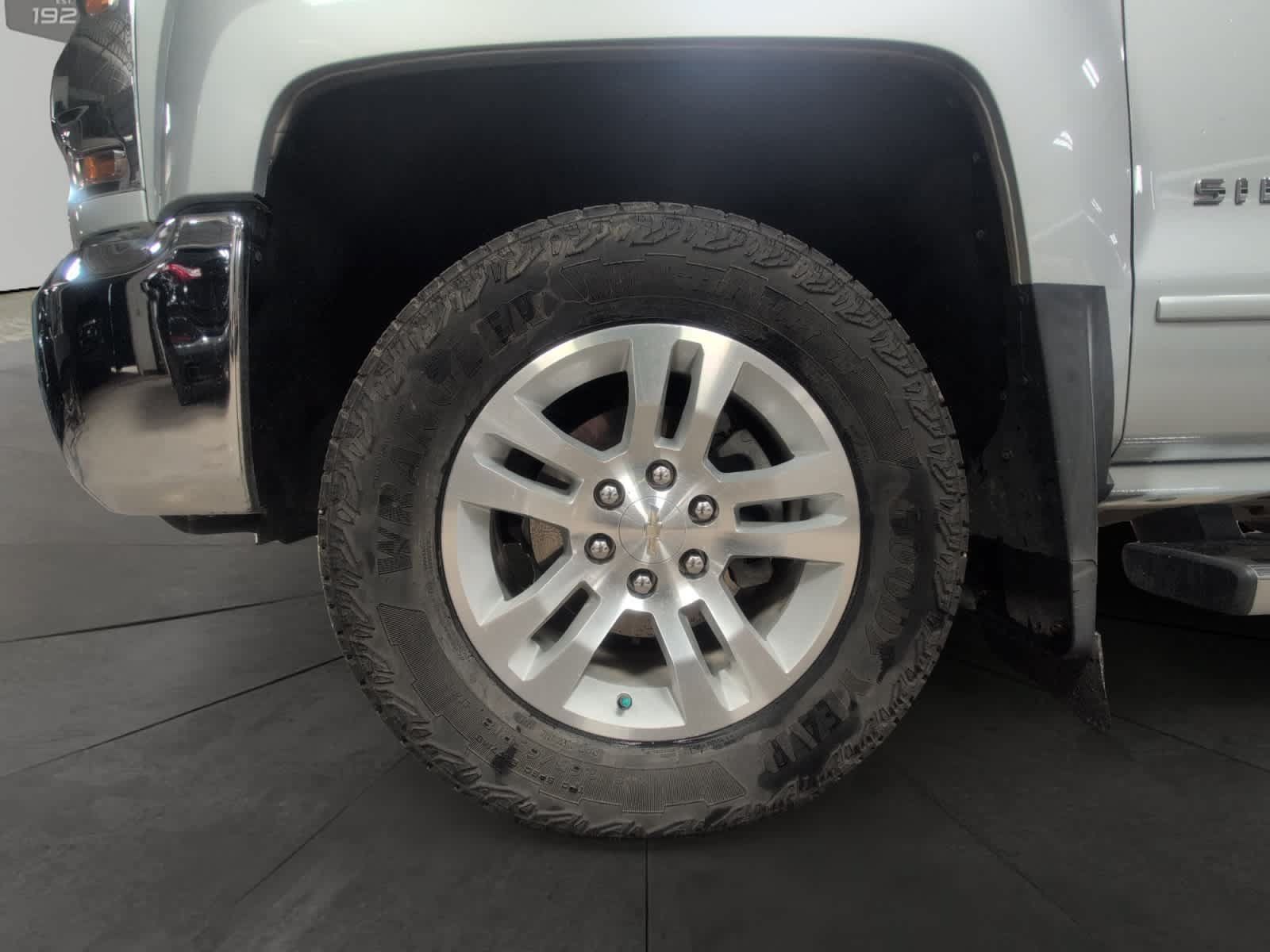 Used 2018 Chevrolet Silverado 1500 LT w/ LT Convenience Package AWD/4WD image 14