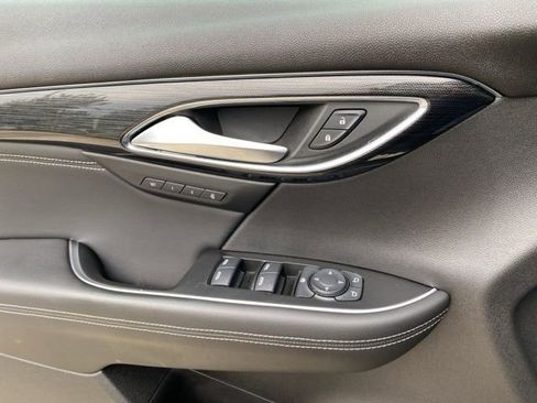 Used 2021 Buick Envision Essence w/ Sport Touring Package AWD/4WD image 19