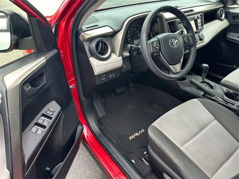 Used 2013 Toyota RAV4 LE image 9