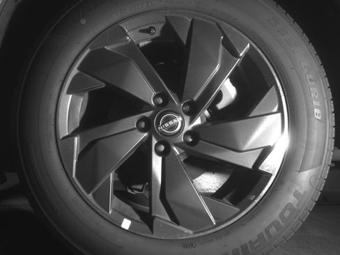 Used 2025 Nissan Rogue SV image 14