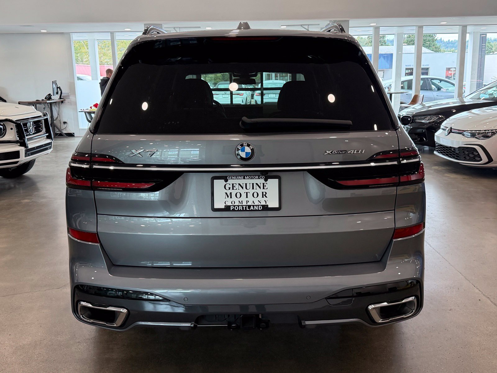 Used 2023 BMW X7 xDrive40i w/ M Sport Package AWD/4WD image 5