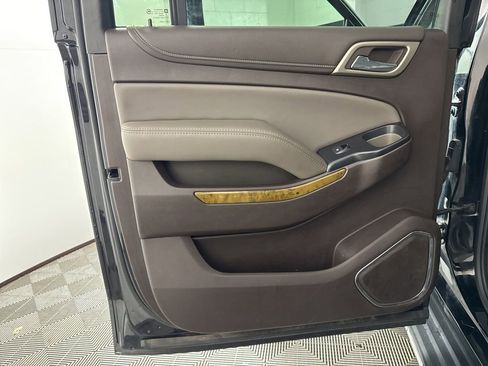 Used 2017 GMC Yukon XL Denali w/ Open Road Package AWD/4WD image 18