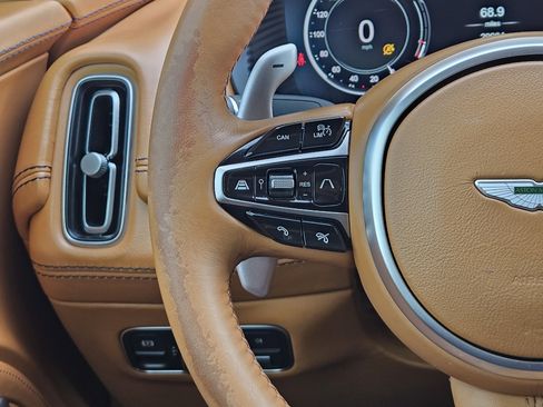 Used 2021 Aston Martin DBX image 28