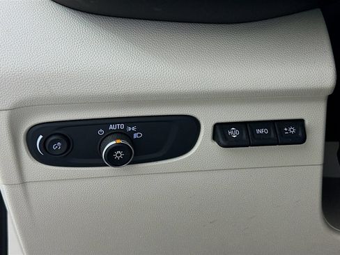 Used 2022 Buick Envision Avenir w/ Technology Package II FWD image 10