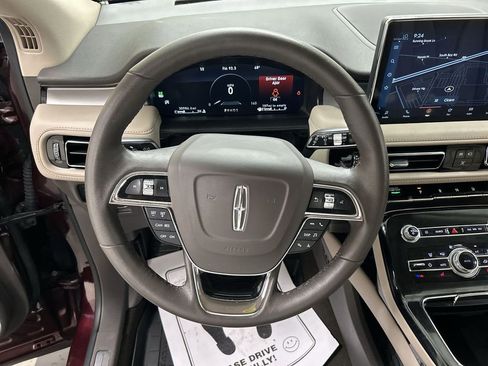 Used 2023 Lincoln Nautilus AWD w/ Premium Package image 4