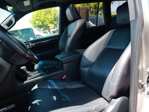 Used 2023 Lexus GX 460 Luxury w/ Off Road Package AWD/4WD image 18