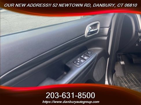 Used 2019 Jeep Grand Cherokee Altitude AWD/4WD image 13