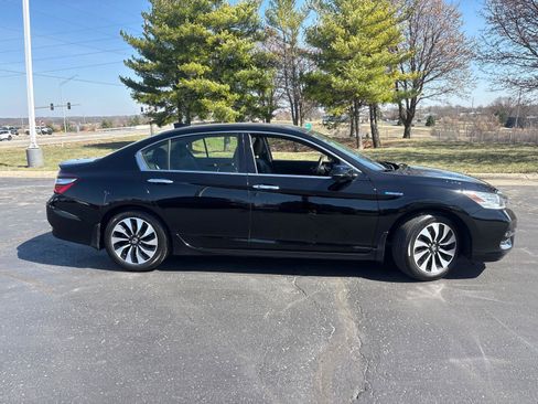 Used 2017 Honda Accord Touring image 9