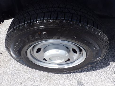 Used 2021 Ford F250 XL w/ Power Equipment Group RWD image 5