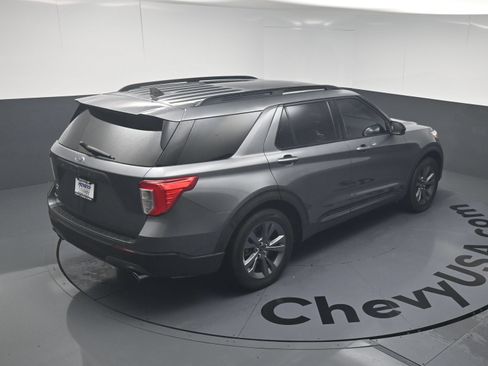 Used 2022 Ford Explorer XLT w/ Equipment Group 202A RWD image 17