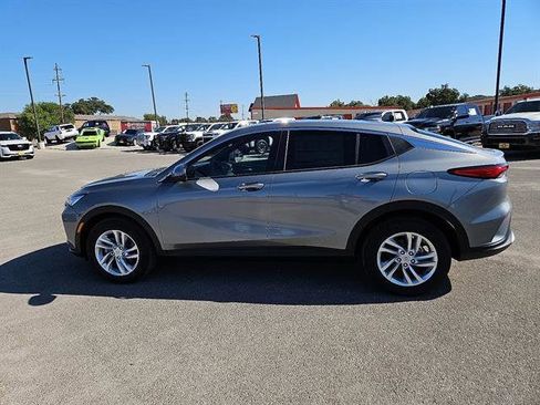 New 2026 Buick Envista Preferred image 2