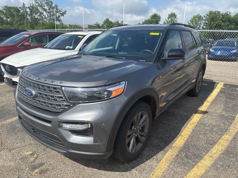 Used 2023 Ford Explorer XLT w/ Equipment Group 202A AWD/4WD image 20