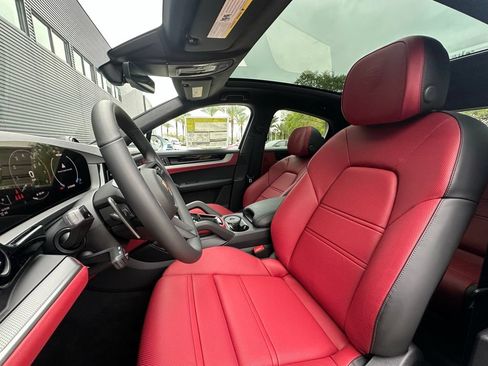 Used 2026 Porsche Cayenne E-Hybrid Coupe AWD/4WD image 5