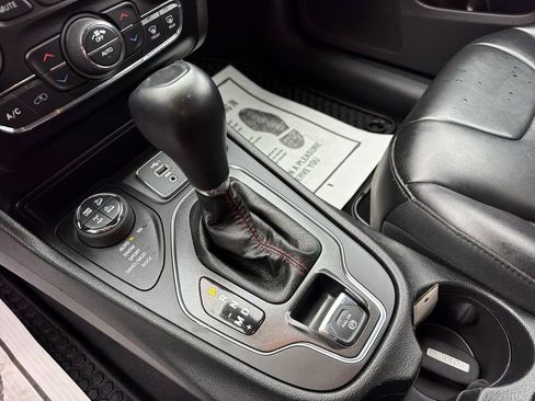 Used 2020 Jeep Cherokee Trailhawk w/ Cold Weather Group image 22