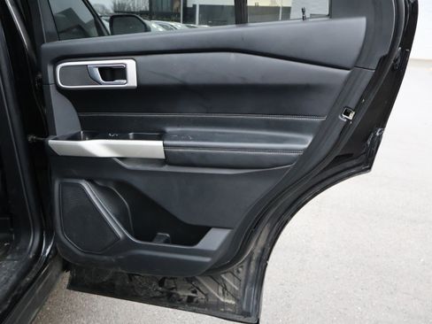 Used 2022 Ford Explorer XLT w/ Equipment Group 202A image 13