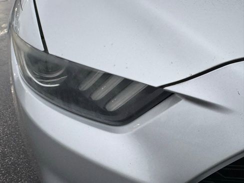 Used 2016 Ford Mustang Coupe image 4