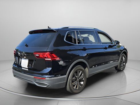 Certified 2024 Volkswagen Tiguan SE FWD image 5