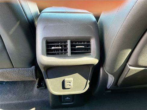 Used 2023 GMC Terrain SLT image 24