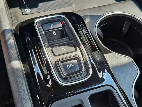 Used 2023 Honda Pilot Touring image 16