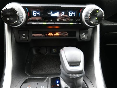 Used 2023 Toyota RAV4 XLE Premium image 8