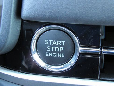 New 2025 Mitsubishi Outlander SE image 17