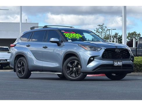 Used 2022 Toyota Highlander LE AWD/4WD image 2