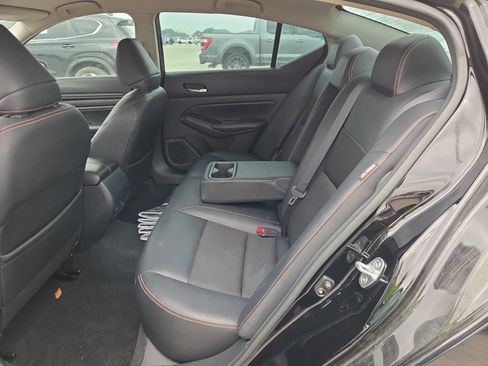 Used 2019 Nissan Altima 2.5 SR FWD image 14