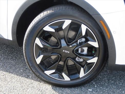 Used 2025 Kia Sorento SX image 7