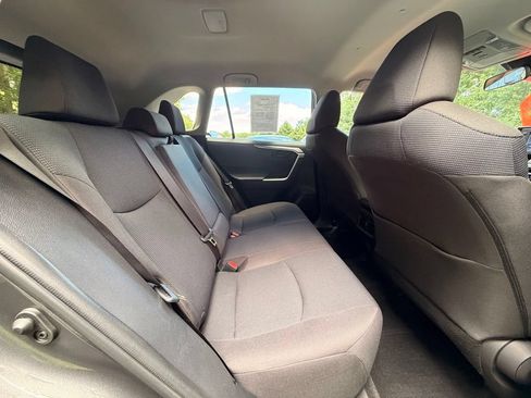 Used 2022 Toyota RAV4 LE AWD/4WD image 9