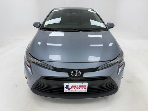 Used 2025 Toyota Corolla LE FWD image 3