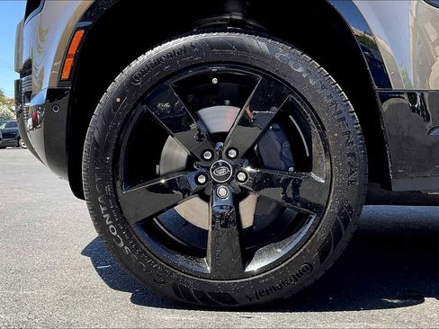 New 2025 Land Rover Defender 110 X-Dynamic SE image 14