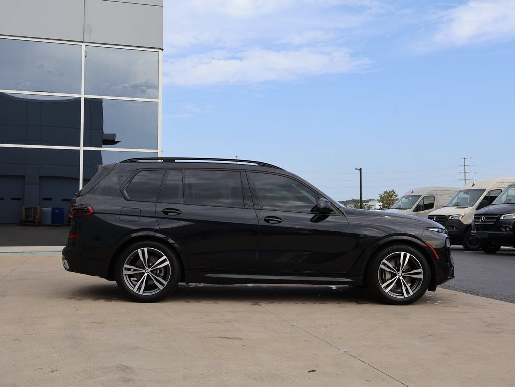 Used 2026 BMW X7 xDrive40i w/ Executive Package AWD/4WD image 4