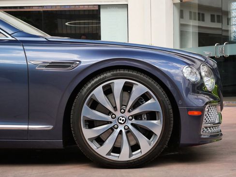 Used 2021 Bentley Flying Spur W12 image 6