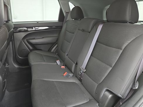 Used 2014 Kia Sorento LX image 13