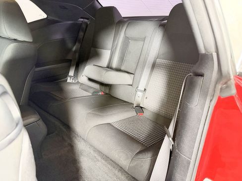 Used 2015 Dodge Challenger SXT w/ Driver Convenience Group RWD image 31