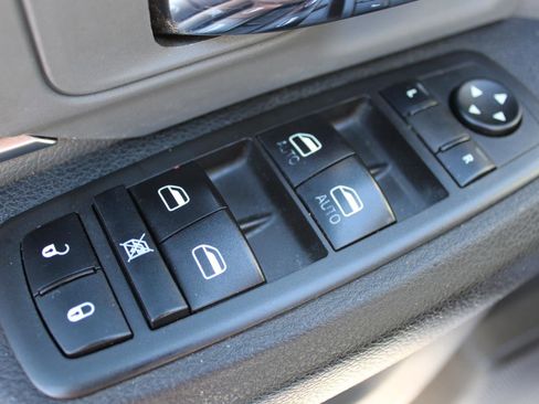 Used 2021 RAM 1500 Classic SLT RWD image 16